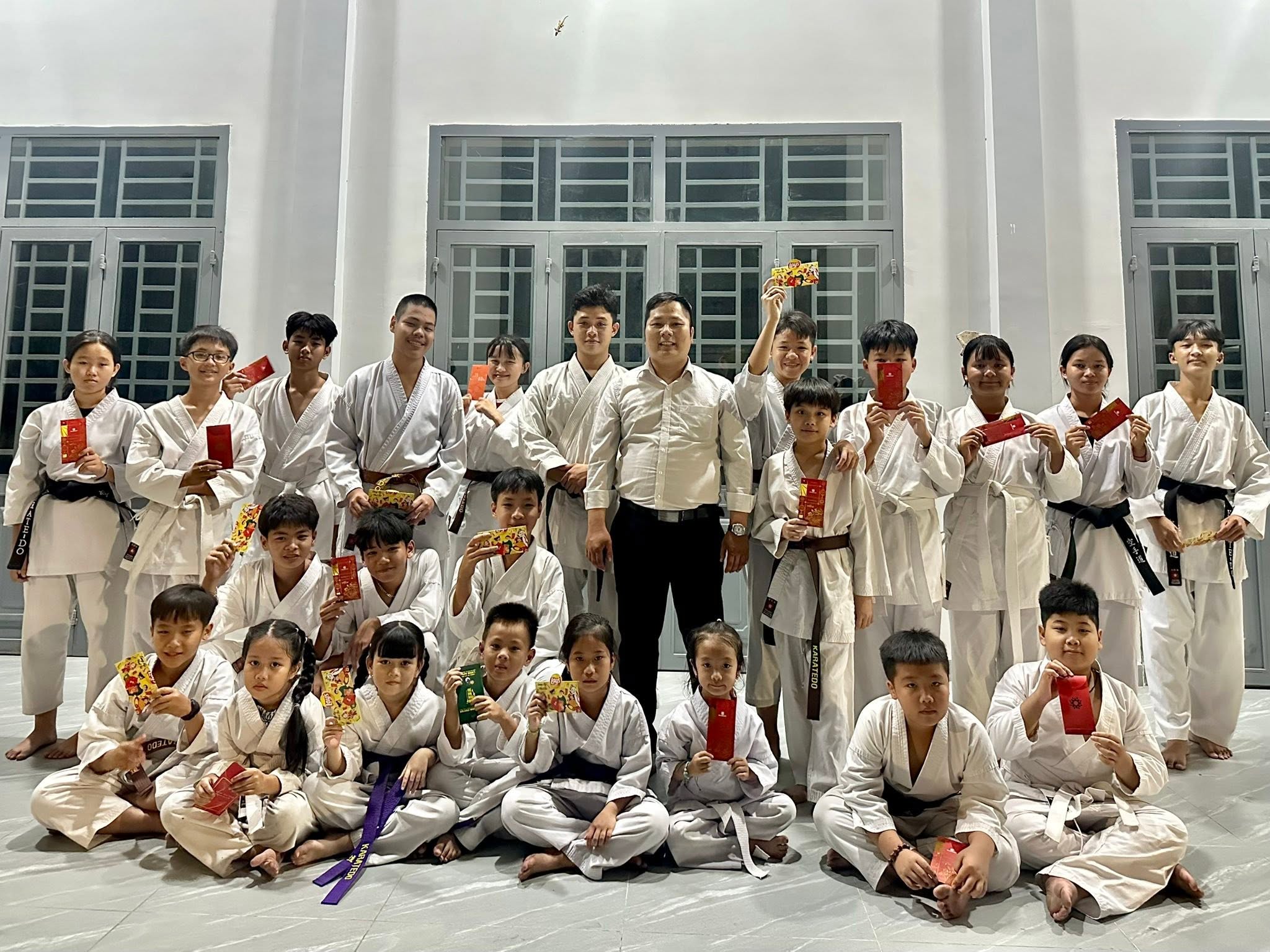 Khởi động Karate